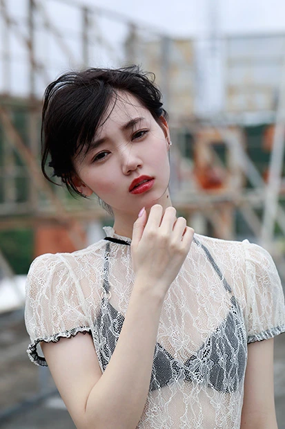 ２２万人のフォロワーを持つ“Ｔｗｉｔｔｅｒの神”人気モデル・江野沢愛美が水着で大胆！「男のコ受けしないタイプだと思っていたので…」