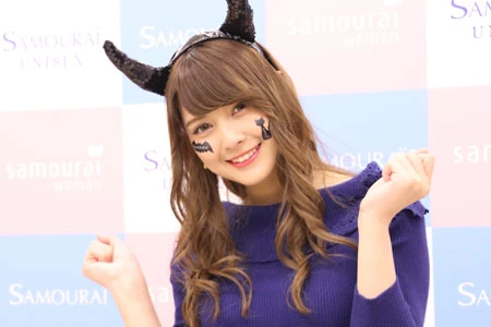 “黒船再来”で大反響のアンジェラ芽衣が小悪魔に変身！ 初々しい姿は今のままで？