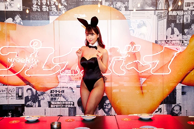 三上悠亜がバニー姿で『週プレ酒場』初登場！ふたりっきりのファンとのおしゃべりで“深イイ話”とは…