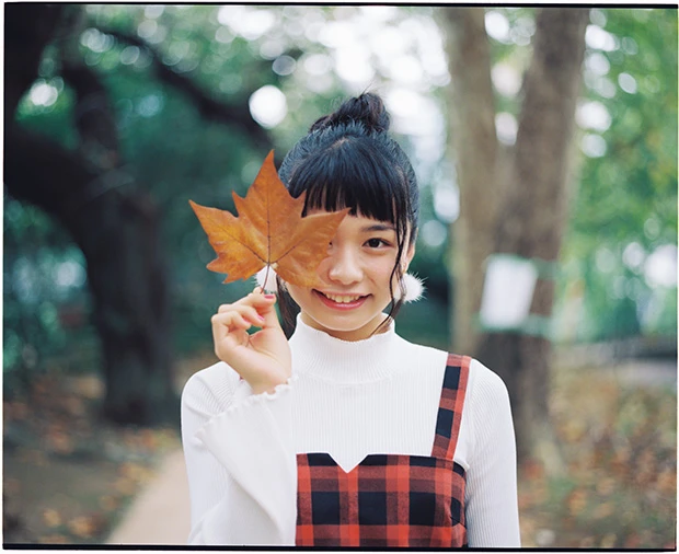 Ｔｗｉｔｔｅｒフォロワー数３０万人超！ “中高生のカリスマ”シンガーソングライター・足立佳奈の「笑顔のヒミツ」