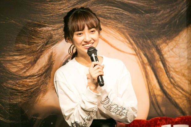 絶頂人気の小宮有紗を“愛でる会”に本人降臨！ 自慢の美尻に腹筋まで…写真集の裏エピソードも公開