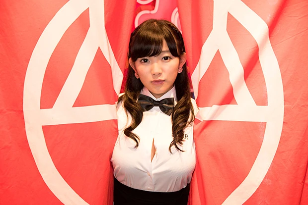 “二次元ボディ”のＩカップ、話題の天木じゅんが酒と理想の口説きを語る「男の人が胸を見るのって本能的にしょうがない」