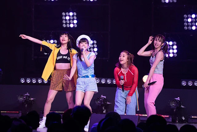 奥津マリリちゃん率いるフィロソフィーのダンスのパフォーマンス