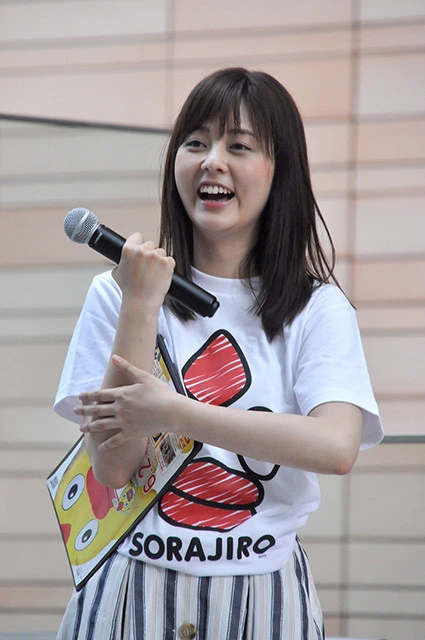 写真は日本テレビの佐藤梨那アナ。慶應義塾大学法学部卒業後、２０１７年に日本テレビに入社。学生時代に主だった芸能活動はしていなかったが、入社３ヵ月で『Ｇｏｉｎｇ！Ｓｐｏｒｔｓ＆ＮＥＷＳ』のＭＣに抜擢されるなど、局から寄せられる期待は高い