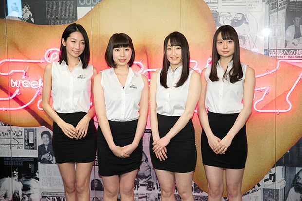  左から大塚びる、宮里ゆりは、桜井みき、佐野水柚