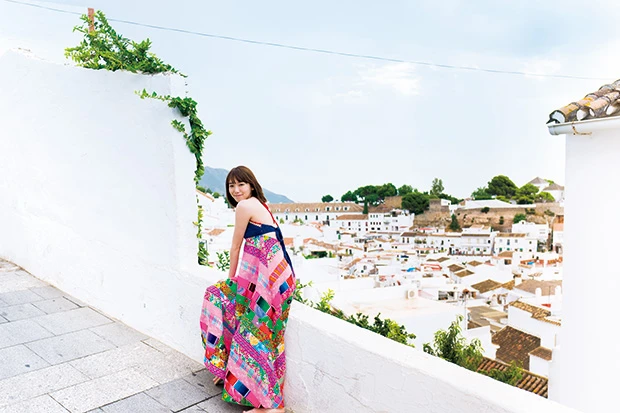 モデル・女優として大活躍の飯豊まりえが初写真集で解禁した“３つの○○○”とは？