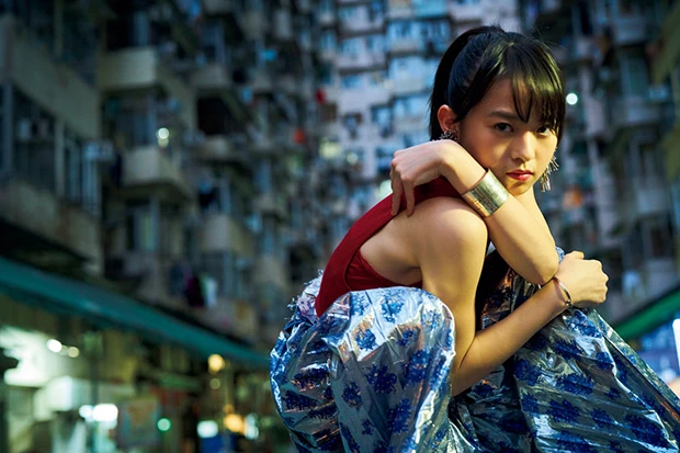 乃木坂46卒業の伊藤万理華が死ぬ気で挑んだ初写真集「私の新しい“名刺”になっています!」