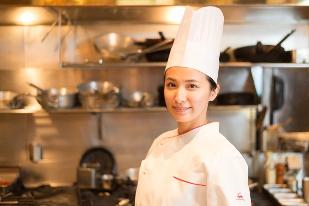 看板シェフとして１２年…"シェフドル"を開拓する戸田れい「隠しているのが辛くて、堂々としたかった」