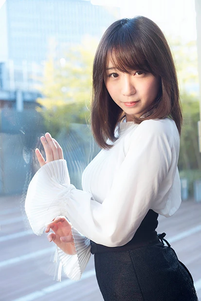 伝説のグラドルたちを再現！ 世界で注目されるトップコスプレイヤー・伊織もえの素顔とは…