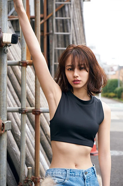 鳥取が生んだ奇跡の美女・山本舞香が悩んで初水着を披露！ 「三井のリハウス」ＣＭデビューはまだ中１だったのに…