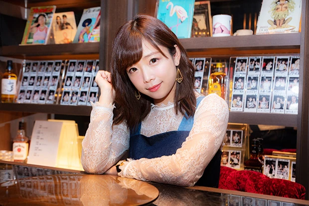 紗倉まなが「一緒に飲んで、白目むいちゃおうよ」…週プレで“素の自分”を出し続けた影響とは？