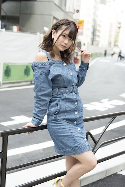 『レースクィーン大賞２０１７』グランプリの阿久津真央が美おっぱいの秘密を告白 「母が下着メーカーの販売員なんで…」