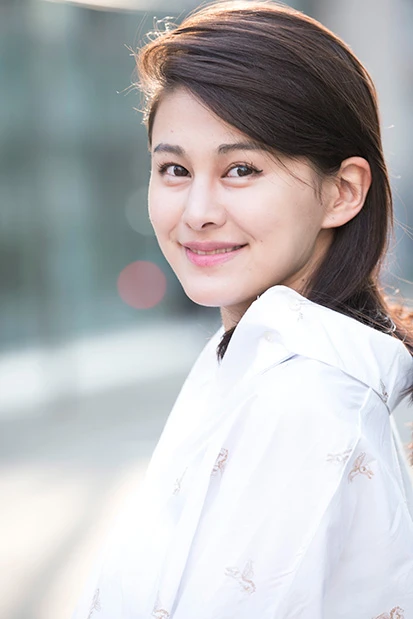 大物政治家ファミリーのお嬢様でミス日本グランプリのセレブ美女が水着グラビア！「実は、父には何も言ってないんですよ…」