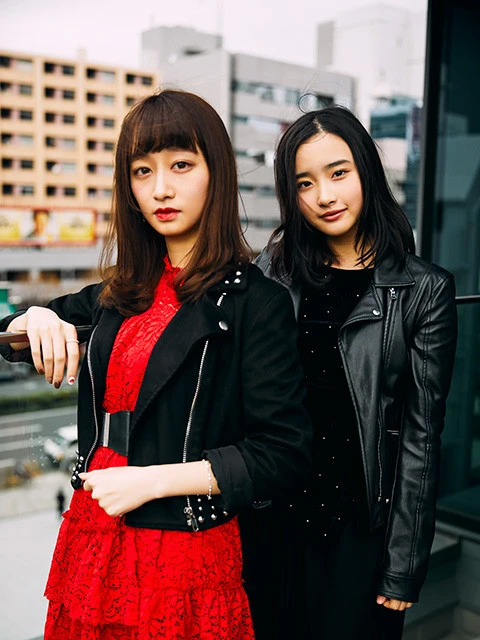 劇団4ドル50セントの福島雪菜(左)と安倍乙(右)