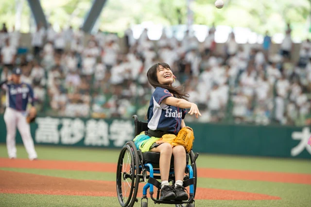 仮面女子・猪狩ともか、１年ぶりのリベンジ始球式に「感無量です！」