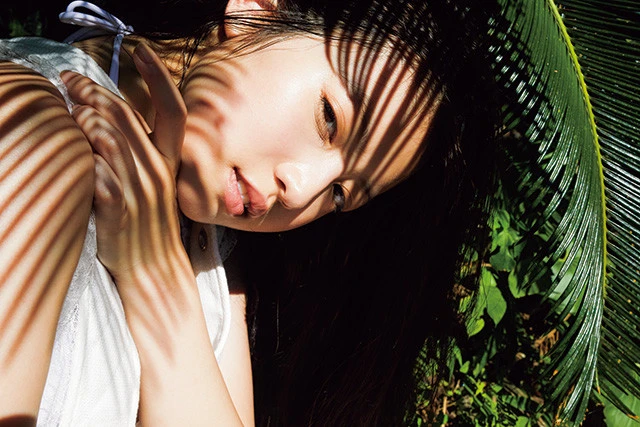 写真集『生命力』より　撮影／桑島智輝