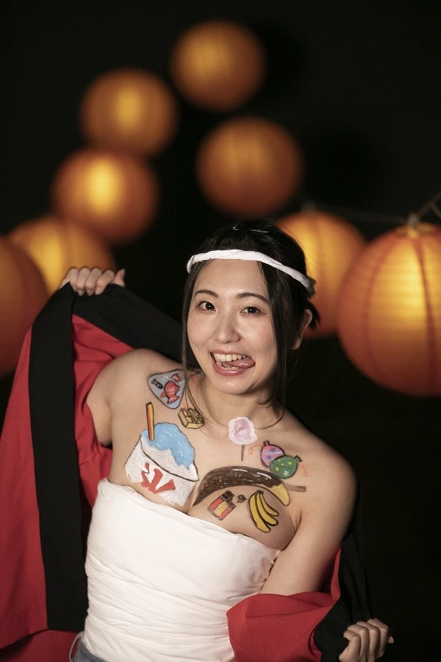 無邪気にはしゃぐ椎名