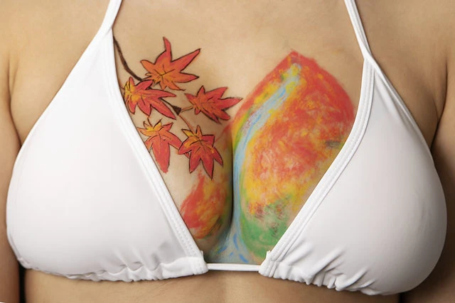 おっぱいと芸術が融合！？ グラドル・椎名香奈江の"パイアートカレンダー"！【２０１８年１１月Ｖｅｒ．】