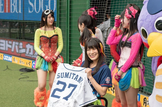 炭谷がサインを集めたユニフォーム