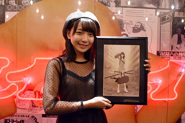 ３代目"ナツ☆イチッ！クイーン"塩川莉世を週プレ酒場で盛大にお祝い！「クイーン獲ったどー！　カンパイ！」