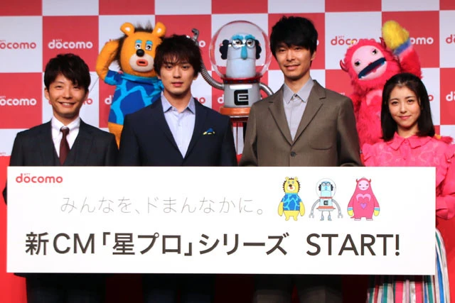 ドコモ新ＣＭシリーズで豪華メンバーが共演。長谷川博己が浜辺美波を「キラキラしてかわいらしい」と絶賛