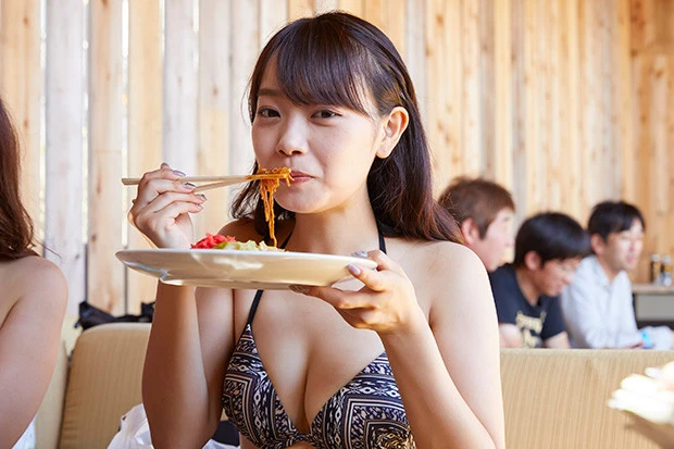 青科まきさん 公式Twitter【@maki_aoshina】