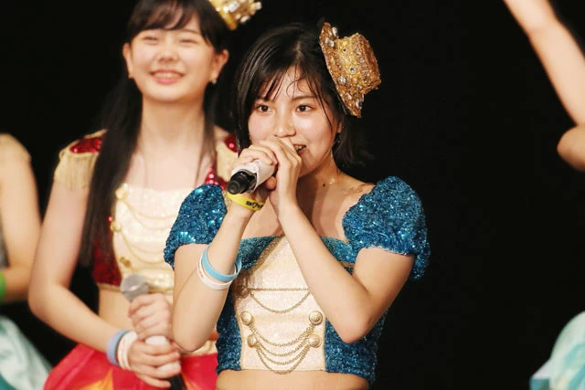 4曲連続後のMCでは久しぶりの自己紹介。メンバーから『汗だくだ』と突っ込まれながらも笑顔を絶やさなかった