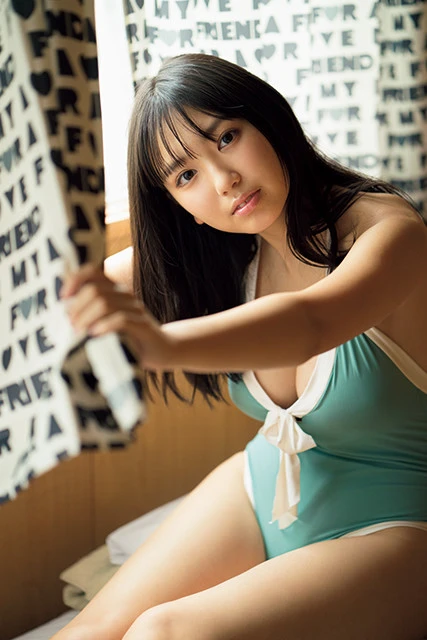「令和のグラビア女王」が週プレ表紙に初登場！　沢口愛華、１６歳が語った夢とは？「夢は"女優"ですけど卒業後は、進学して"管理栄養士"にもなりたい」