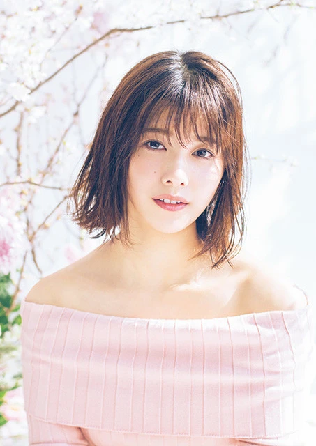 欅坂46のクールビューティ"べりさ"こと渡邉理佐が1st写真集『無口』を発売「写真集を見ると、自分じゃないみたいで違和感あるんですよね(笑)」