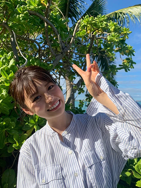 奇跡の女子大生・井口綾子が"モッツァレラボディ"満載のファースト写真集を発売！「ハワイでは終始イジられてたなって思い出です」