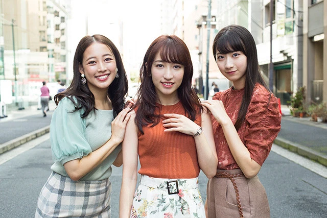 １周年を迎えた女子大生アイドルユニット「カレッジ・コスモス」の秋月香七×松井まり×山木梨沙「テスト期間中は楽屋が勉強の空気になってます」
