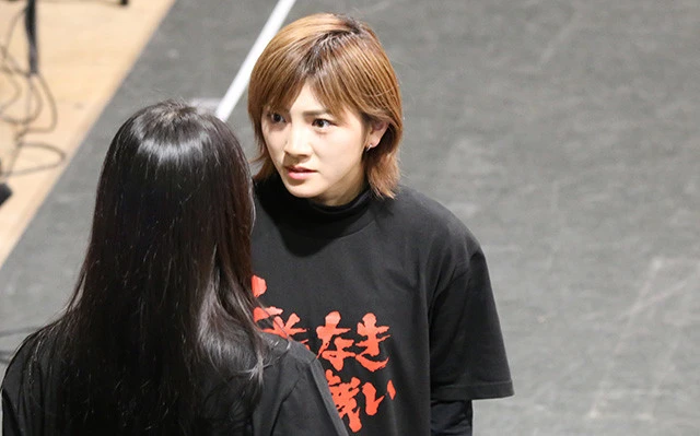 AKB48横山由依&岡田奈々がW主演の舞台『仁義なき戦い』。見どころは、先輩後輩が逆転する配役?