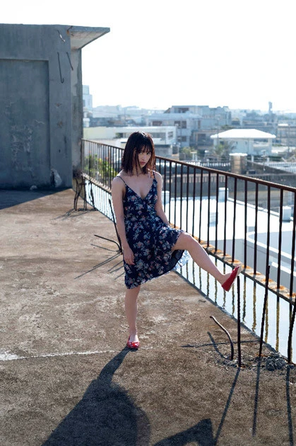 続・刹那少女。光と闇の狭間で揺れる19歳のモデル・中森千尋「夜の海に入った瞬間は冷たかったけど、すぐにあったかくなりました」