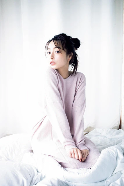 １ｓｔフォトエッセイ『風をたべる』がいよいよ発売！　話題のアナウンサー・宇垣美里「フリーになってやりたいことは、まだ決まってないんです」