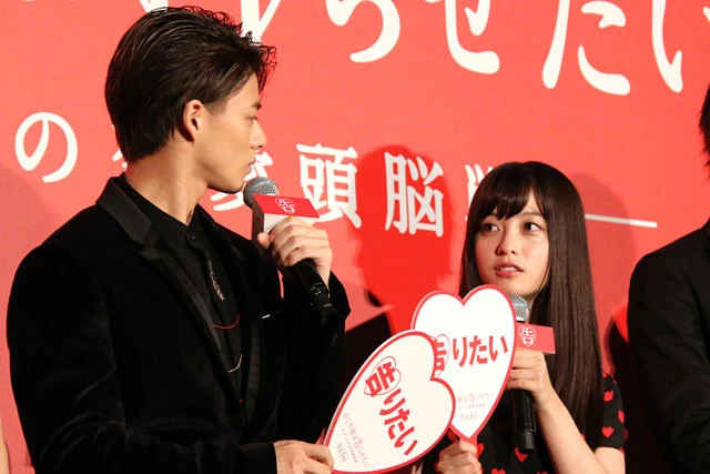 「告りたい」か「告らせたい」か、詳しく聞きだそうとする平野に答える橋本