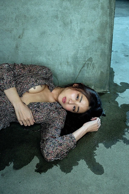 女優・片山萌美、週プレグラビアに２年半ぶりに登場！「気にせず着替えたり、はだしでペタペタ歩いたり、中身は小５男子なんです！」