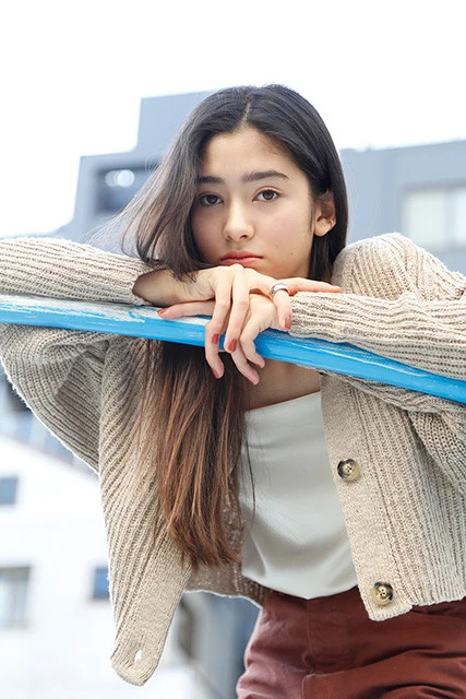 映画『まく子』ではミステリアスな美少女役に。14歳のニューヒロイン・新音「シャンプーのCMに憧れて、女優になりたいと思ったんです」