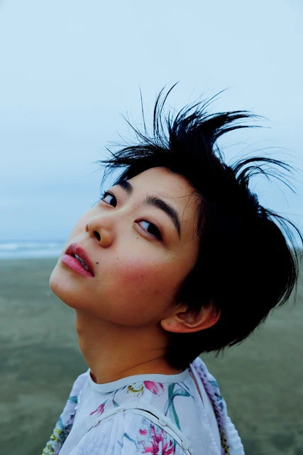 Ｎｅｔｆｌｉｘで話題のドラマの主演女優・石橋菜津美が初グラビア「まるで女友達に撮られたかのような素の自分が出ています」