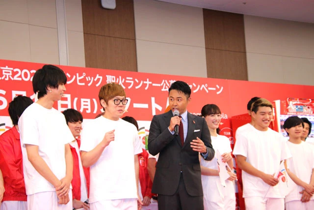 聖火リレー経験者の北島から、背筋を伸ばしてちゃんと走るように注意され笑いをとるHIKAKINら