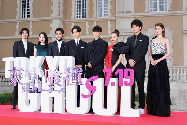 （左から）柳俊太郎、知英、白石隼也、松田翔太、窪田正孝、山本舞香、鈴木伸之、マギー