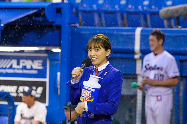 マウンドに立つ直前、雨が降るなか川口はノーバン宣言