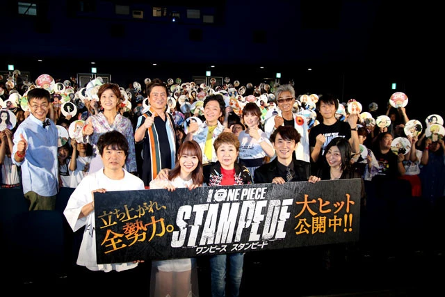 左上から、ブルック役のチョーニコ・ロビン役の山口由里子、サンジ役の平田広明、ウソップ役の山口勝平、チョッパー役の大谷育江、フランキー役の矢尾一樹、大塚隆史監督、左下からロロノア・ゾロ役の中井和哉、指原莉乃、モンキー・Ｄ・ルフィ役の田中真弓、ユースケ・サンタマリア、ナミ役の岡村明美