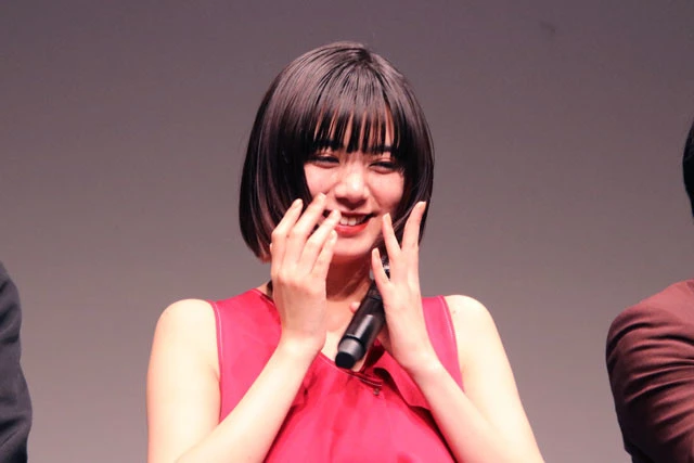 塚本に褒められ照れる池田