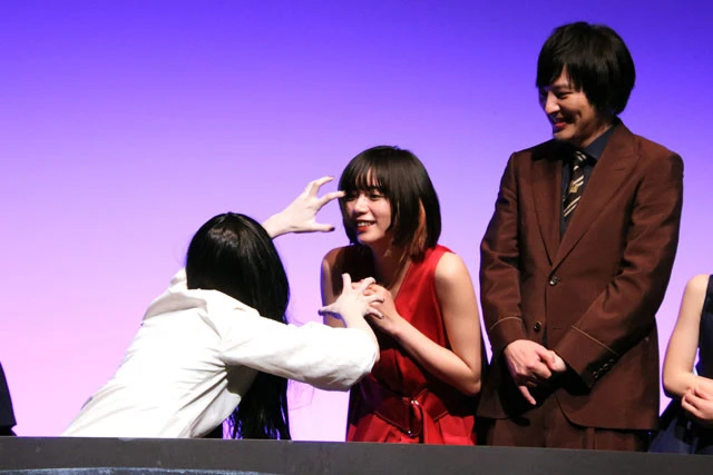 自ら貞子に接近する池田