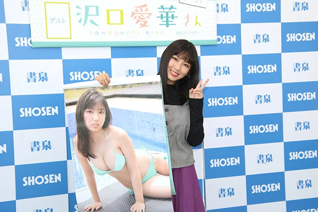 お気に入りは、自身でも「16歳に見えないですよね?」という大人っぽい一枚