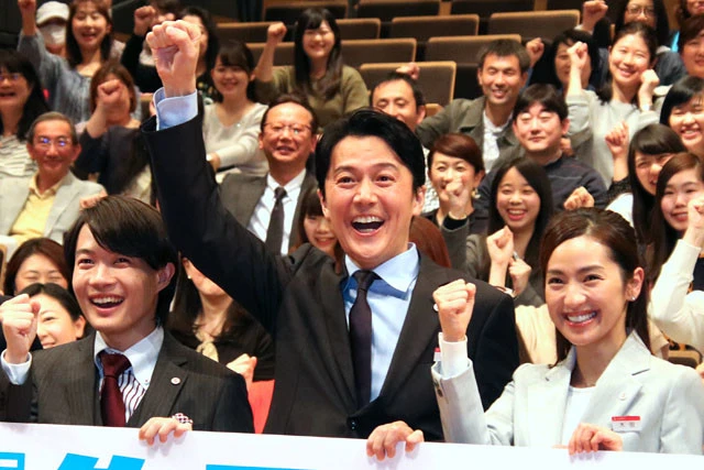 福山雅治がドラマ『集団左遷！！』で共演する橋本真実の色気を絶賛。中村アンのやきもちには"福山節"で言い訳　