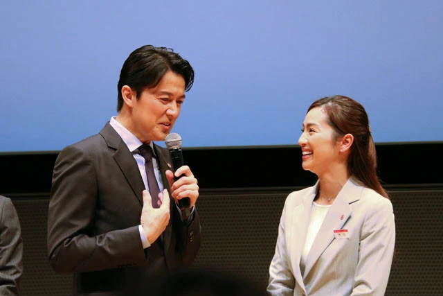 福山の言い訳のようなセクハラ発言(?)に笑う中村