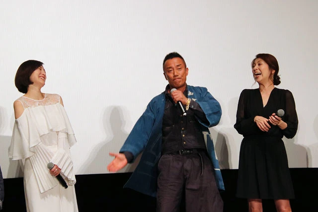 飯島のビンタを再現する長渕