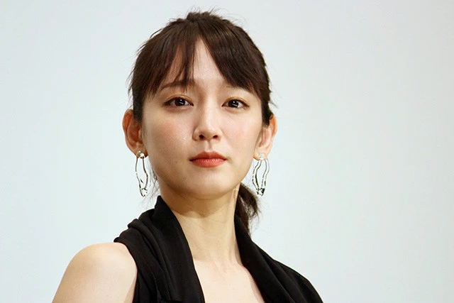 Ｒ－１５指定映画『見えない目撃者』主演の吉岡里帆、撮影中に体調を崩した監督を「守りたくなった」と告白