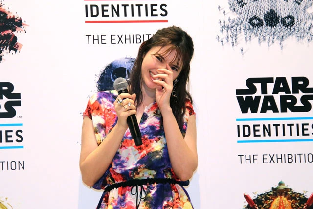 熱く語る自分のマニアックさに苦笑いする市川